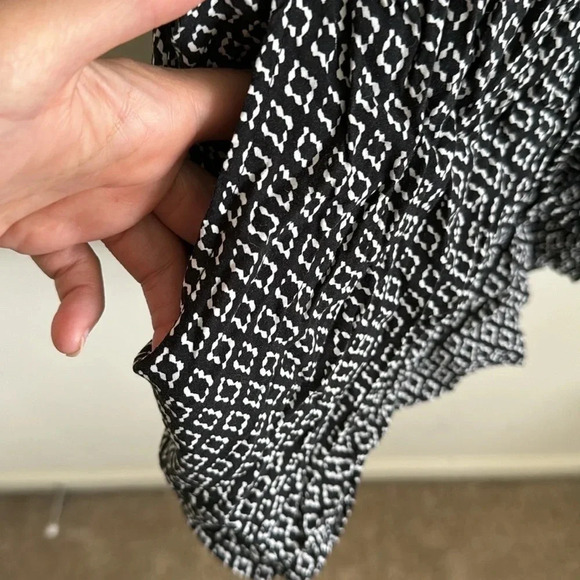 Old navy black/white print sleeveless shorts romper size large - Picture 5 of 7